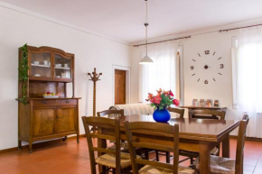 Bright Holiday Home in the countryside near Pisa San Miniato